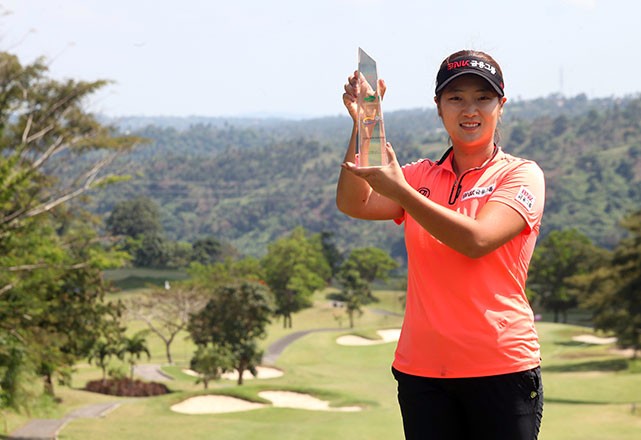 Korean Lee Jeong-hwa holds her trophy after edging Japanese Fumika Kawagishi in a shootout to win the ICTSI Champion Tour crown.