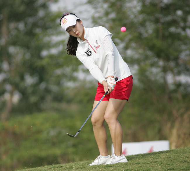 ye-nah hwang in hole 1 copy