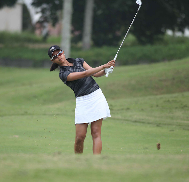 Abby Arevalo hits her approach shot on No. 2