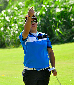 Chihiro Ikeda checks the wind direction on No. 3