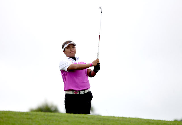 Chihiro Ikeda watches her approach shot on No. 7