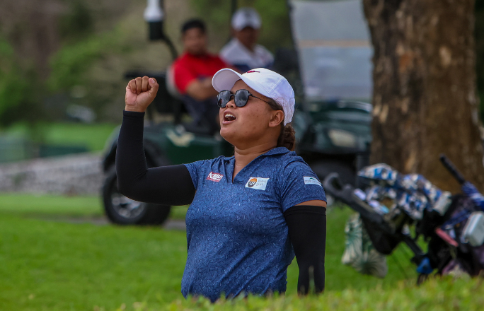 Villacencio rides luck, nerves and faith to seize lead at Eagle Ridge Villacencio rides luck, nerves and faith to seize lead at Eagle Ridge