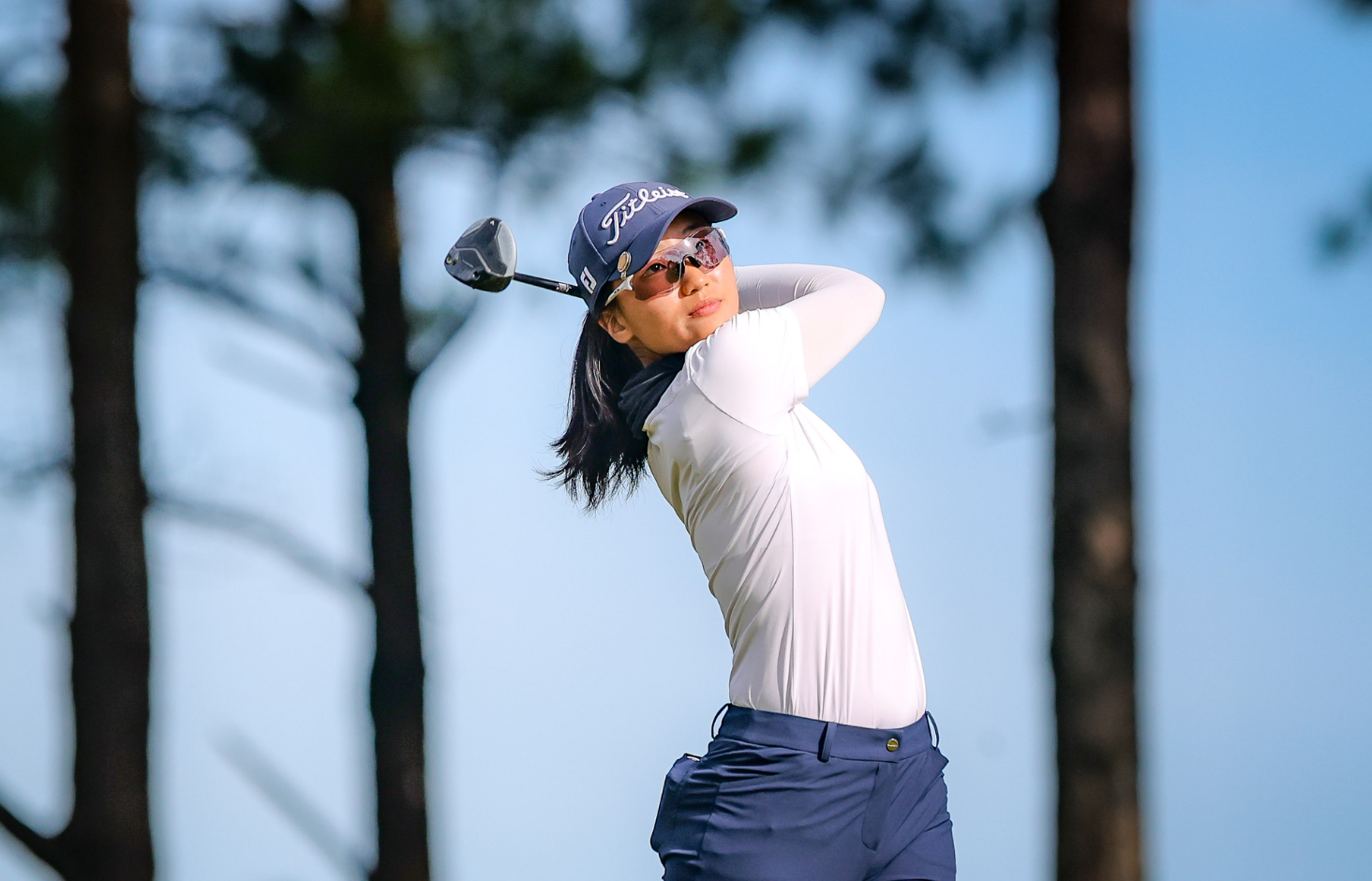 Lee breaks through the mis, grabs 2-shot lead with 69