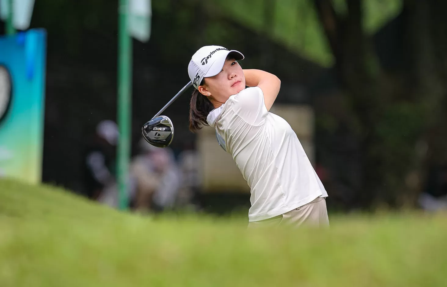 Junior PGT champ outshines pros with gutsy 73