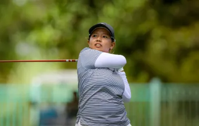 Constantino defies wind, heat to storm to 4-shot lead