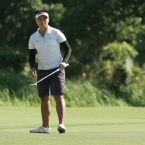 ababa reacts missed putt in hole 1.jpg