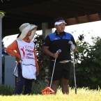 ikeda in hole 6 choosing club before tee in