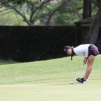 pauline del rosario reacts after she misses her last putt in hole 18