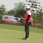 superal in 12 miss putt