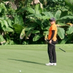 chayanun hole 4 green miss putt