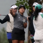 boonraksasat showing direction to his co thai players before tee in