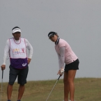 hwang min jeong and father caddie