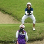 1chamchoi catch her ball from her caddie in 13